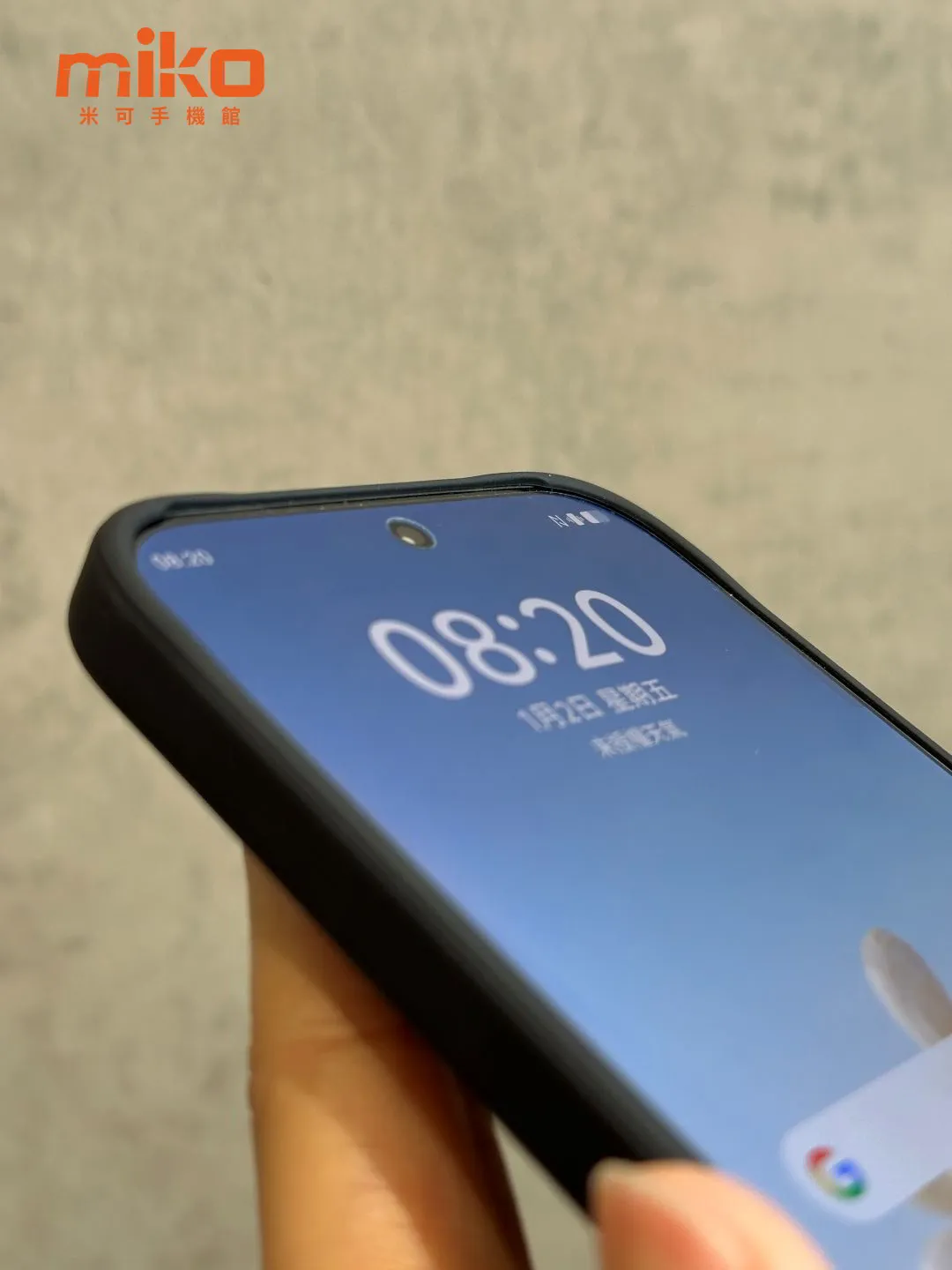 vivo V70 附贈的矽膠手機殼四角螢幕邊緣有加高設計